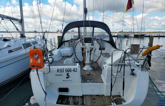 Beneteau Oceanis 34 Dizzy Lizzy