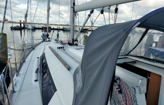 Beneteau Oceanis 34 Dizzy Lizzy