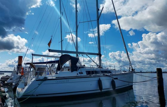 Beneteau Oceanis 34 Dizzy Lizzy