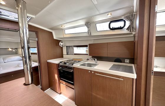 Beneteau Oceanis 38.1 Sail Pride