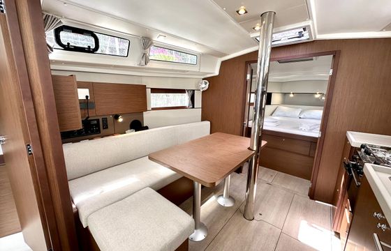 Beneteau Oceanis 38.1 Sail Pride