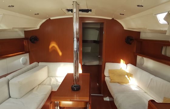Beneteau Oceanis 37 Boreas Dos