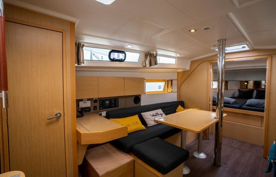 Beneteau Oceanis 38.1 Wally