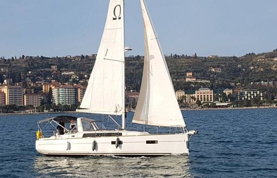 Beneteau Oceanis 38 Omega