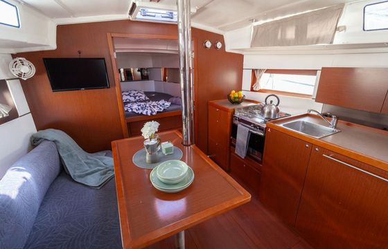 Beneteau Oceanis 38 Hydra