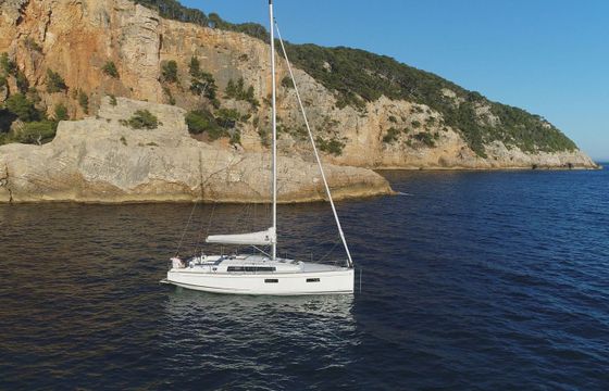 Beneteau Oceanis 38.1 Into The Mystic