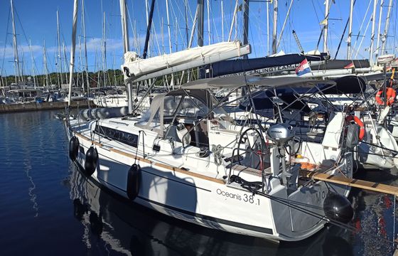 Beneteau Oceanis 38.1 Maja