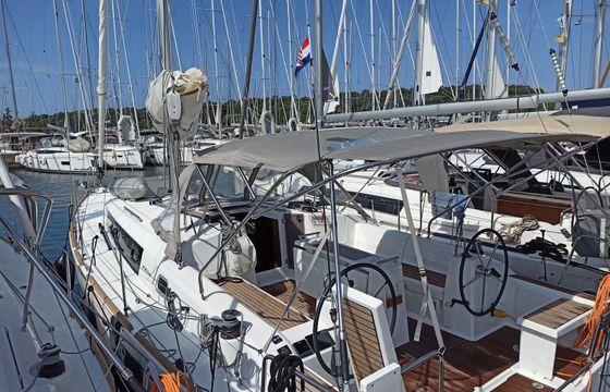 Beneteau Oceanis 38.1 Maja