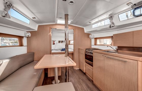 Beneteau Oceanis 38.1 Harmonia