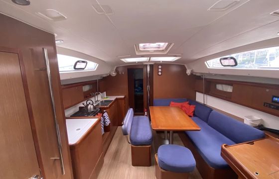 Beneteau Oceanis 43 Bliss