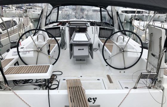Beneteau Oceanis 41.1 Honey