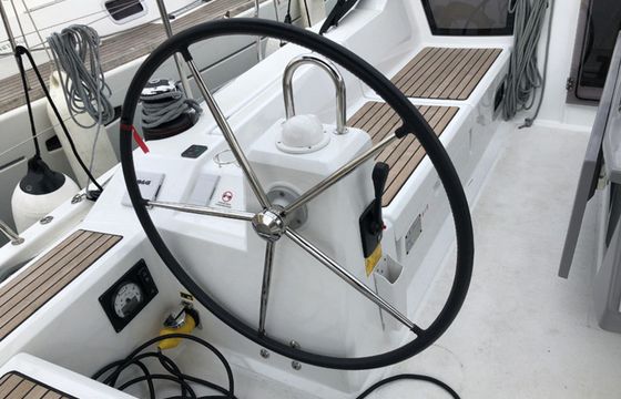 Beneteau Oceanis 41.1 Honey