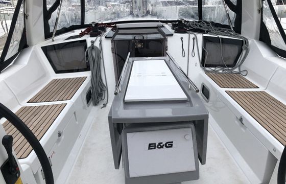 Beneteau Oceanis 41.1 Honey