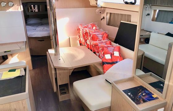 Beneteau Oceanis 41.1 Honey