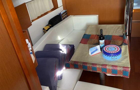 Beneteau Oceanis 38 Caroline