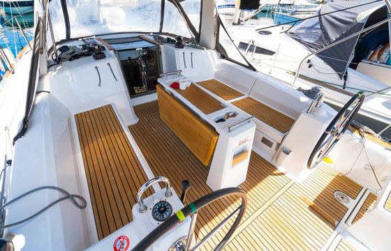 Beneteau Oceanis 38 Grey Pearl