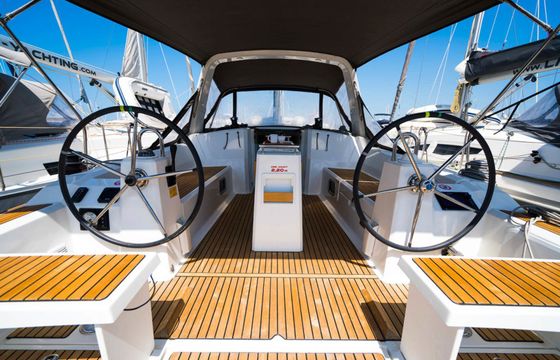 Beneteau Oceanis 38 Grey Pearl