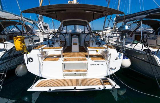 Beneteau Oceanis 38 Grey Pearl