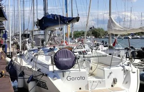 Beneteau Oceanis 440 Garota