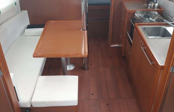 Beneteau Oceanis 38 Monica