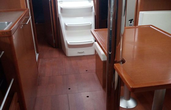 Beneteau Oceanis 38 Monica