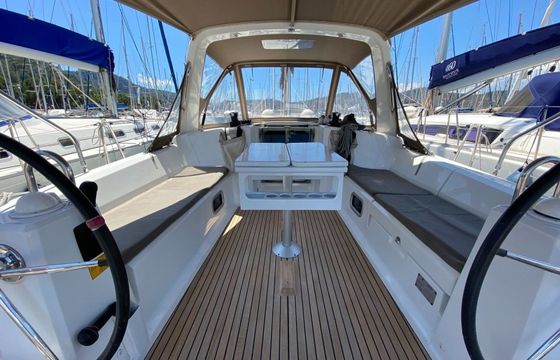 Beneteau Oceanis 38 Solar