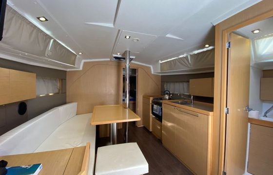 Beneteau Oceanis 38 Solar