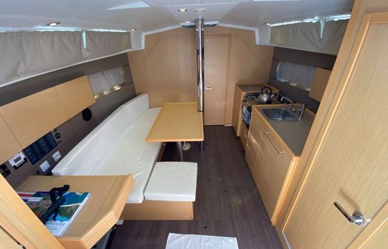 Beneteau Oceanis 38 Solar