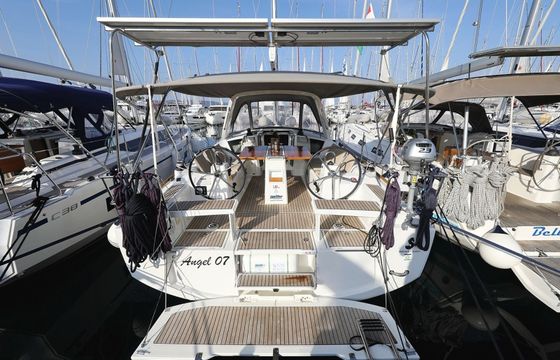 Beneteau Oceanis 38.1 Angel07