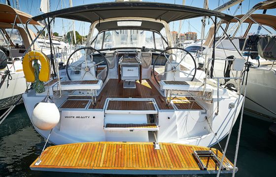 Beneteau Oceanis 41.1 White Beauty