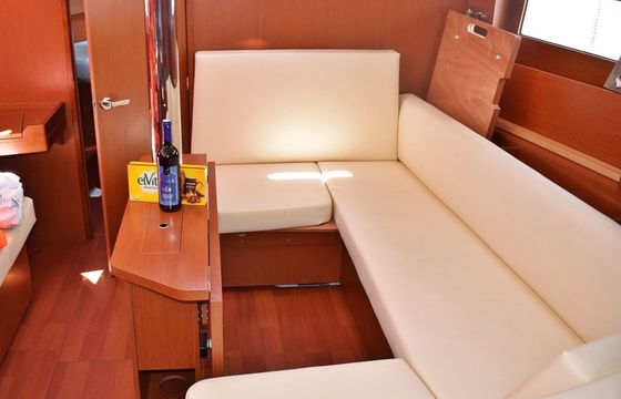 Beneteau Oceanis 41.1 Mala Nevina