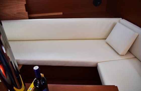 Beneteau Oceanis 41.1 Mala Nevina