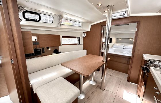 Beneteau Oceanis 38.1 Sail Lyra