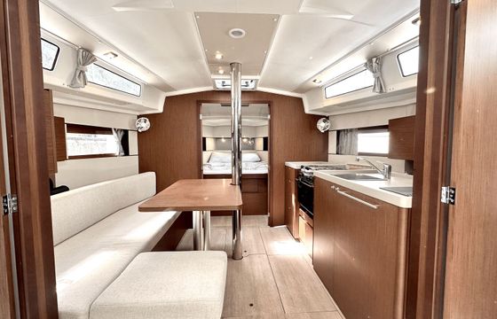 Beneteau Oceanis 38.1 Sail Lyra