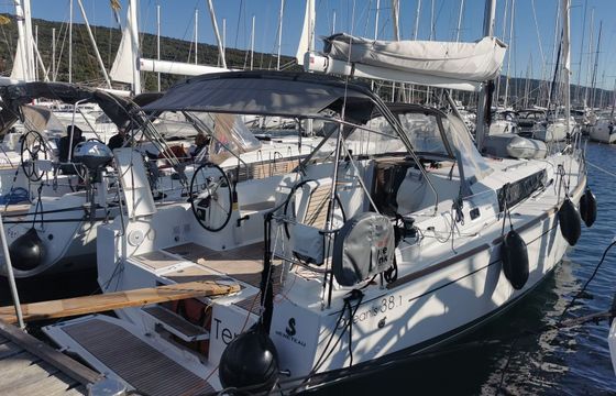 Beneteau Oceanis 38.1 Tena