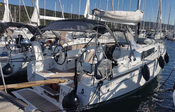 Beneteau Oceanis 38.1 Tena