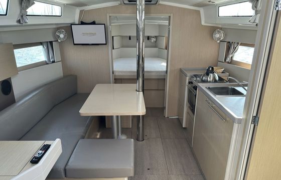 Beneteau Oceanis 38.1 Tena