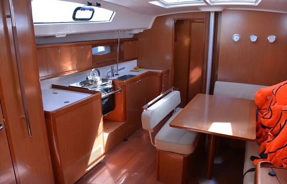 Beneteau Oceanis 43 Valdeker 2
