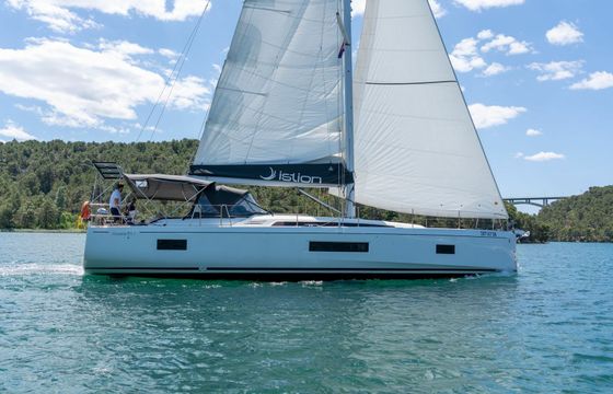 Beneteau Oceanis 51.1 First Friendship