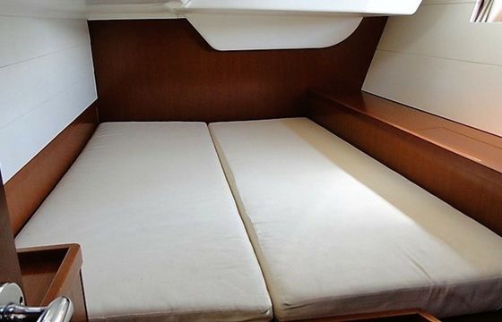 Beneteau Oceanis 48 Cosmoledo