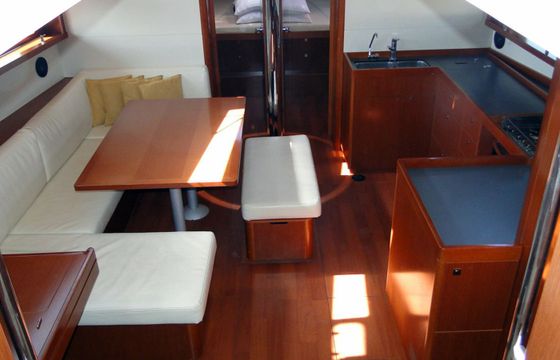 Beneteau Oceanis 48 Cosmoledo