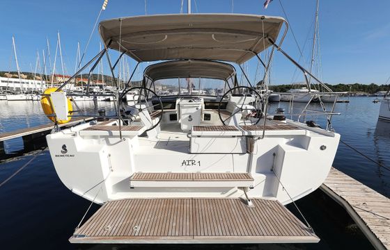 Beneteau Oceanis 51 Air 1
