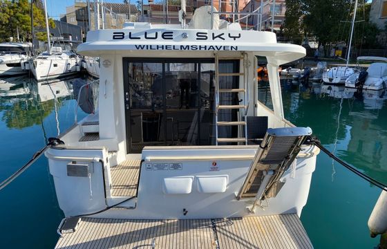 Beneteau Swift Trawler 34 Blue Sky