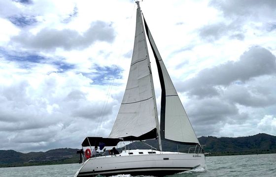 Beneteau Oceanis Clipper 323 No Regrets