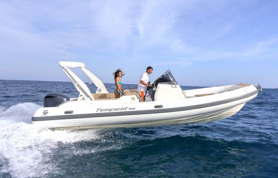 Capelli Tempest 800 Serra1