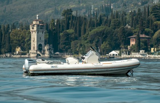 BWA 8.2 Gommone