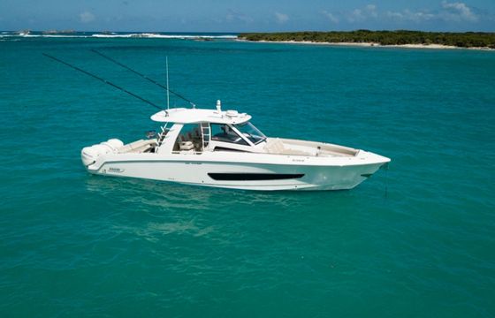 Boston Whaler 420 Outrage High Tide