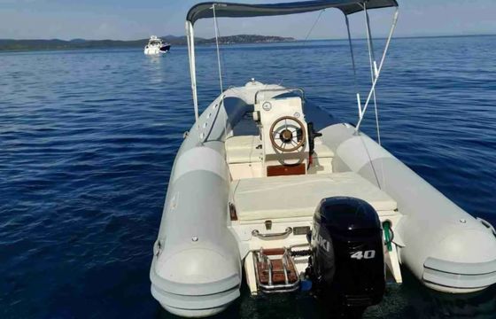 BWA 19 Gommone
