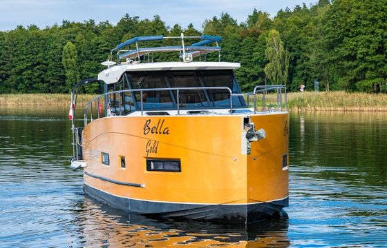 Cobra Yachts 36 Bella Gold