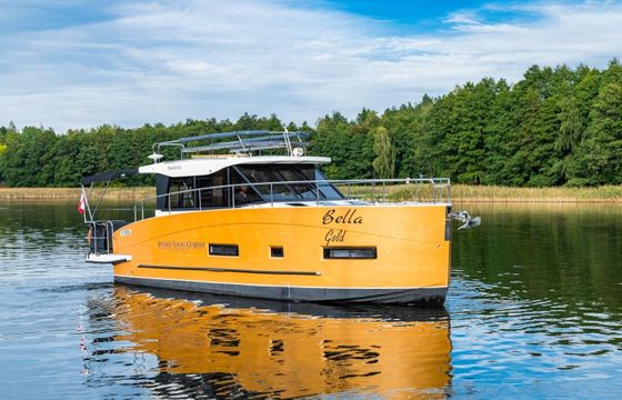 Cobra Yachts 36 Bella Gold